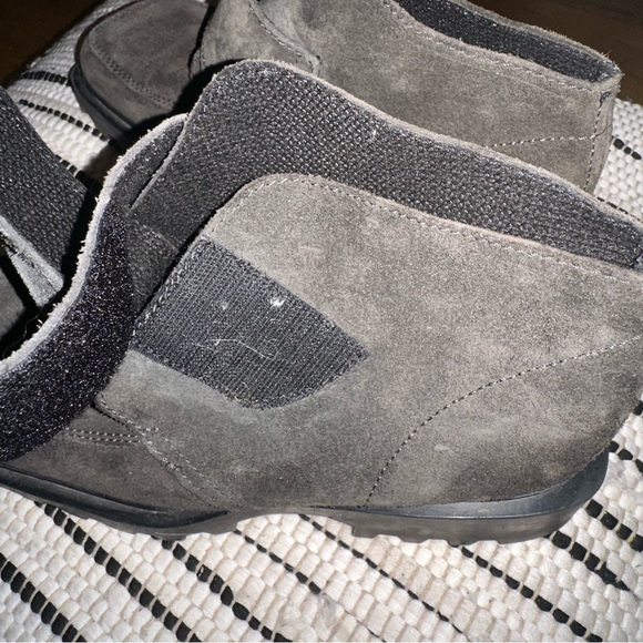 Mahogany - Picture 3 of 11